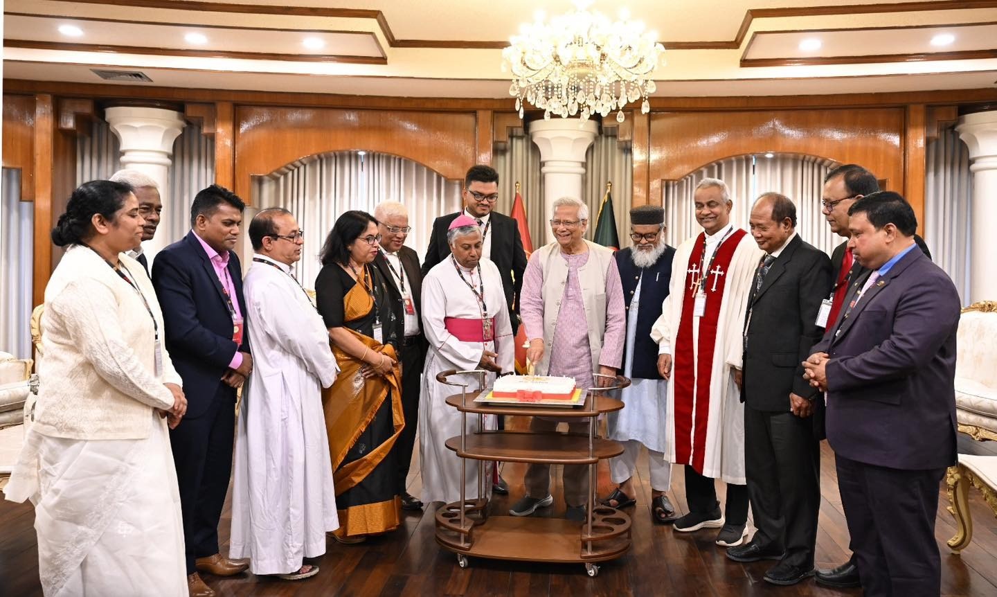 বড়দিন উপলক্ষে ধর্মীয় নেতাদের সঙ্গে প্রধান উপদেষ্টার শুভেচ্ছা বিনিময়